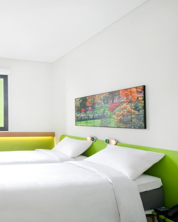 Ibis Budget Jakarta Daan Mogot Exterior foto
