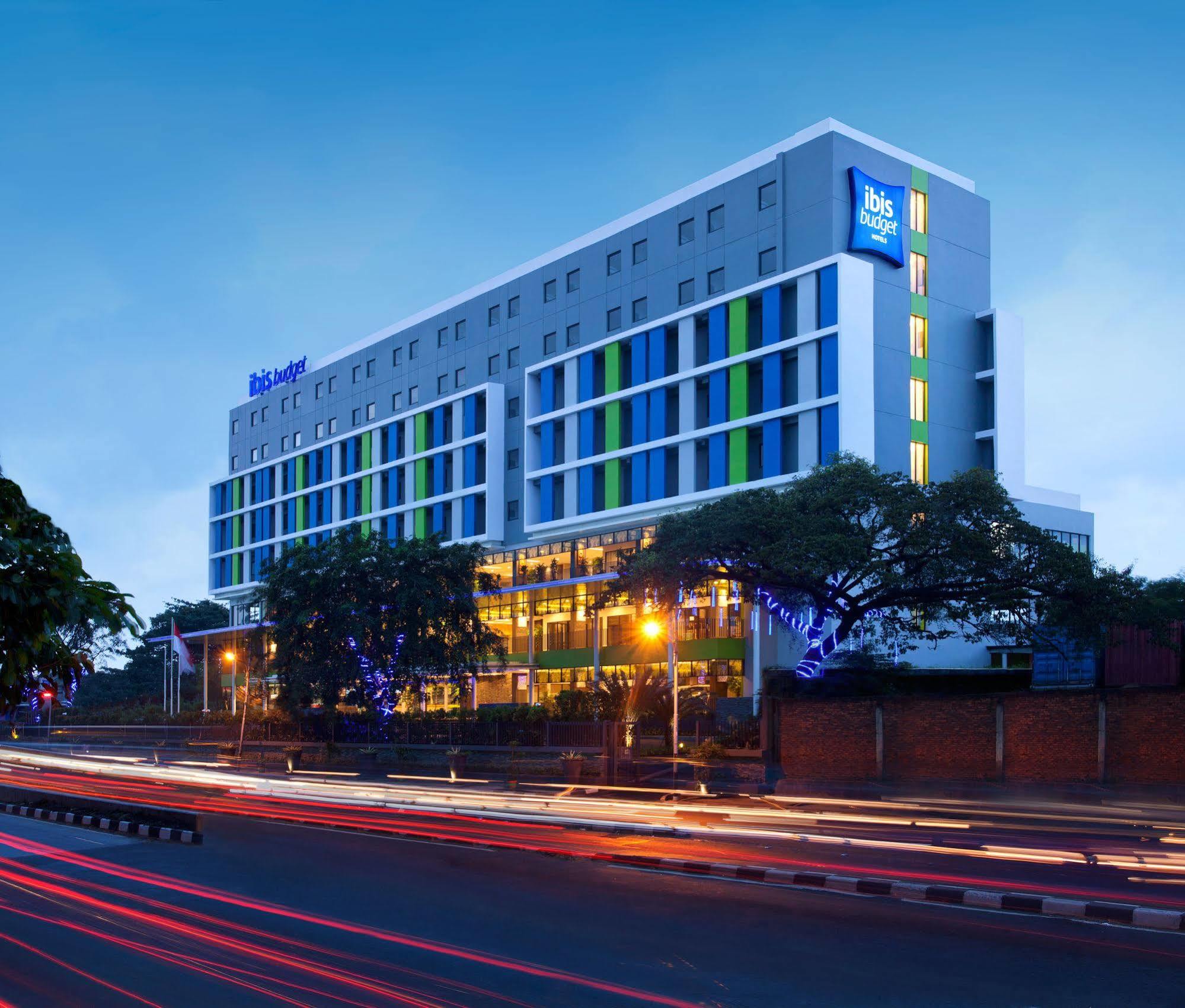 Ibis Budget Jakarta Daan Mogot Exterior foto
