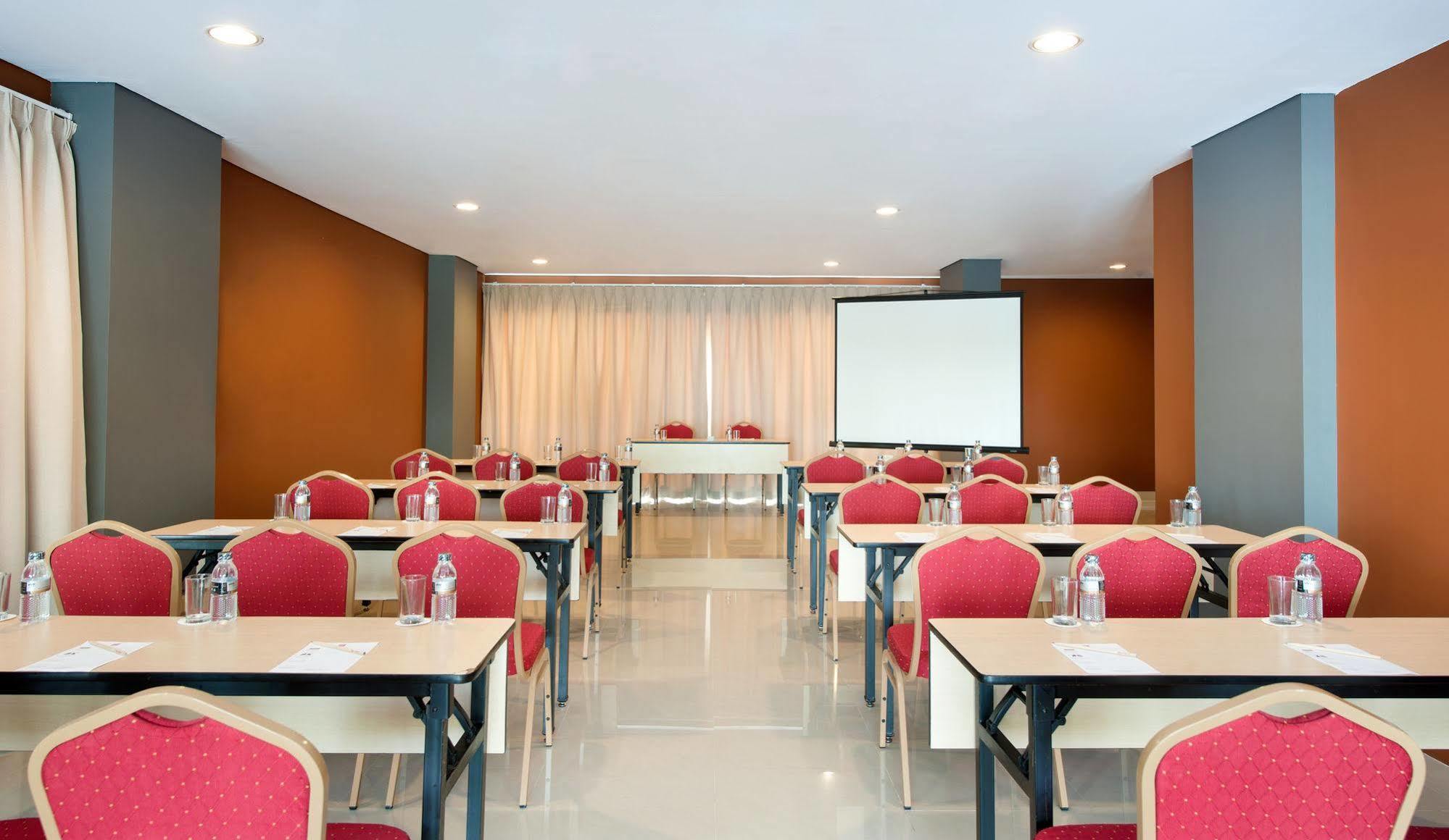 Ibis Budget Jakarta Daan Mogot Exterior foto