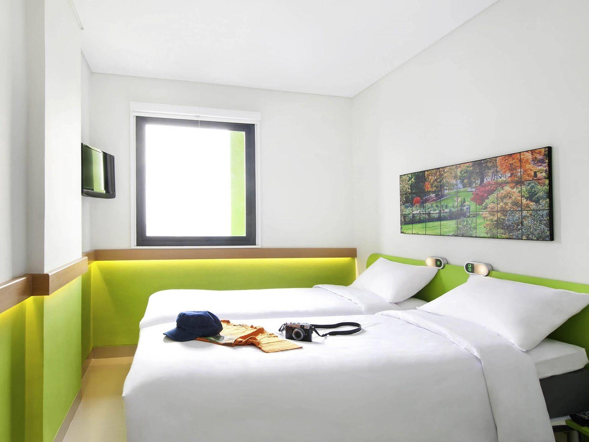 Ibis Budget Jakarta Daan Mogot Exterior foto