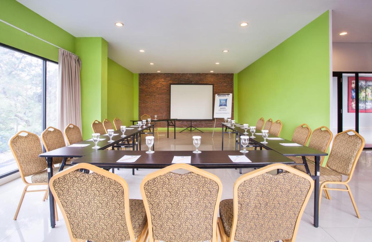 Ibis Budget Jakarta Daan Mogot Exterior foto