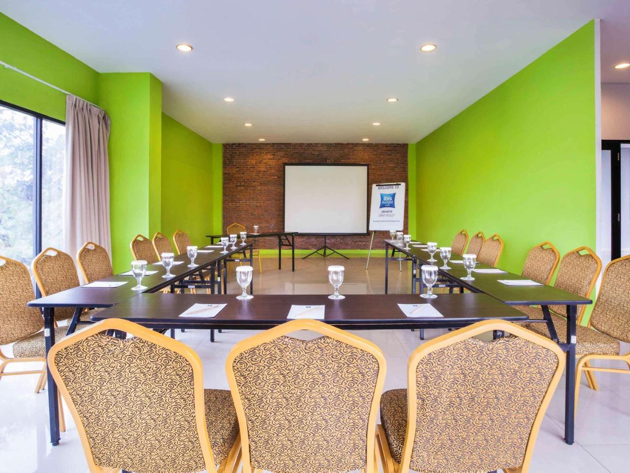 Ibis Budget Jakarta Daan Mogot Exterior foto